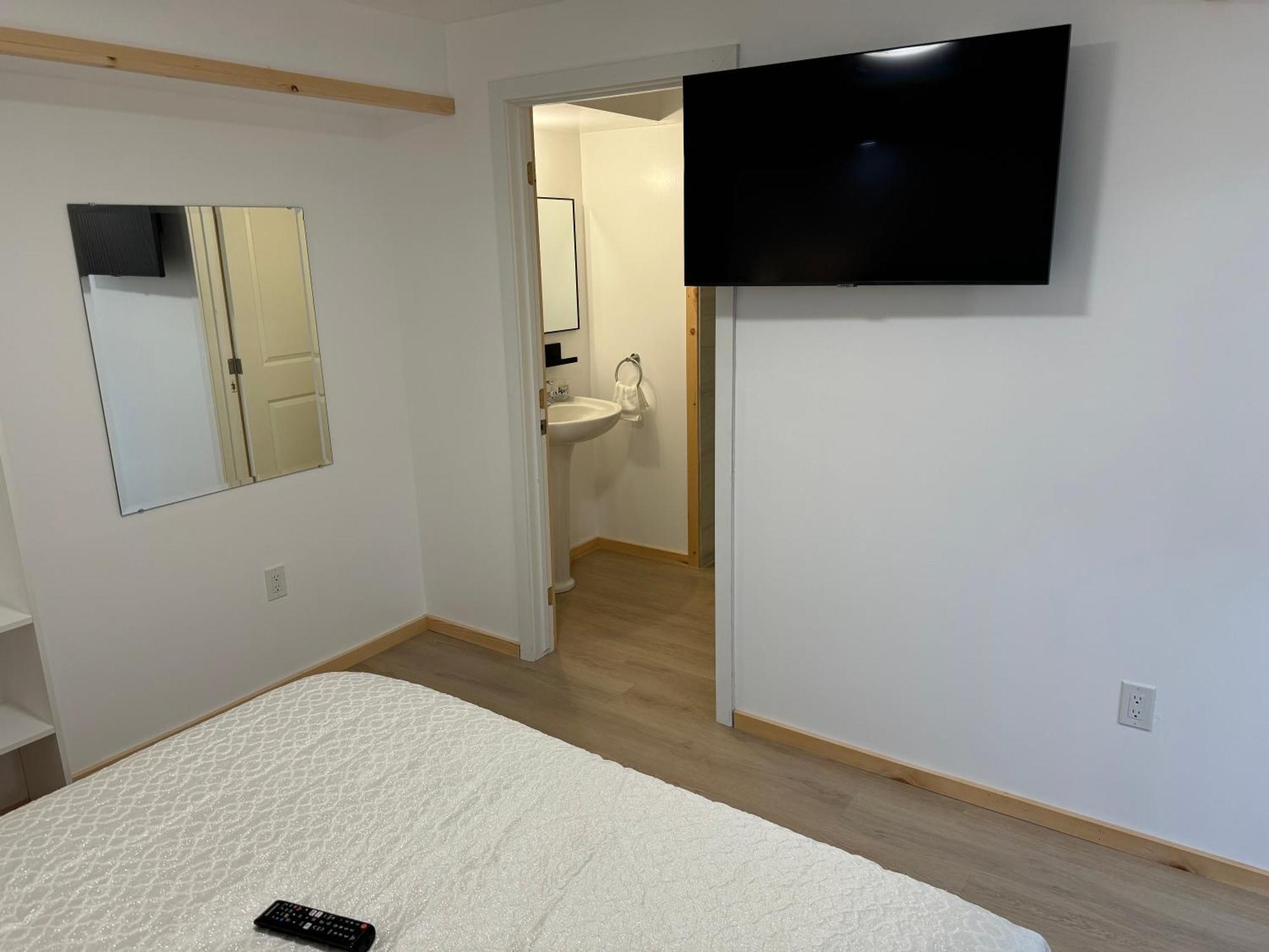 Private Entrance, Private Bathroom, Bedroom And Workspace Ottawa Buitenkant foto
