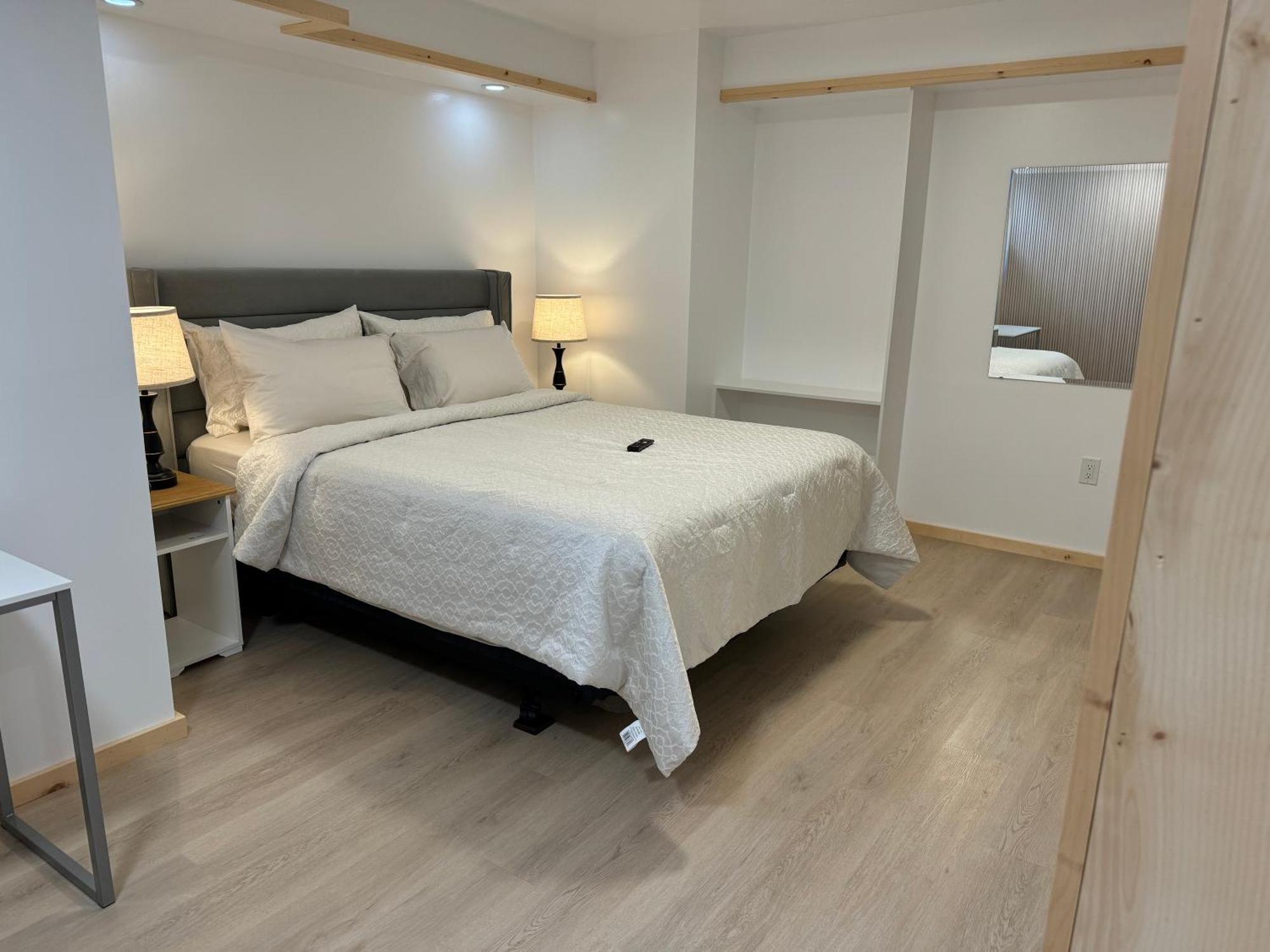 Private Entrance, Private Bathroom, Bedroom And Workspace Ottawa Buitenkant foto