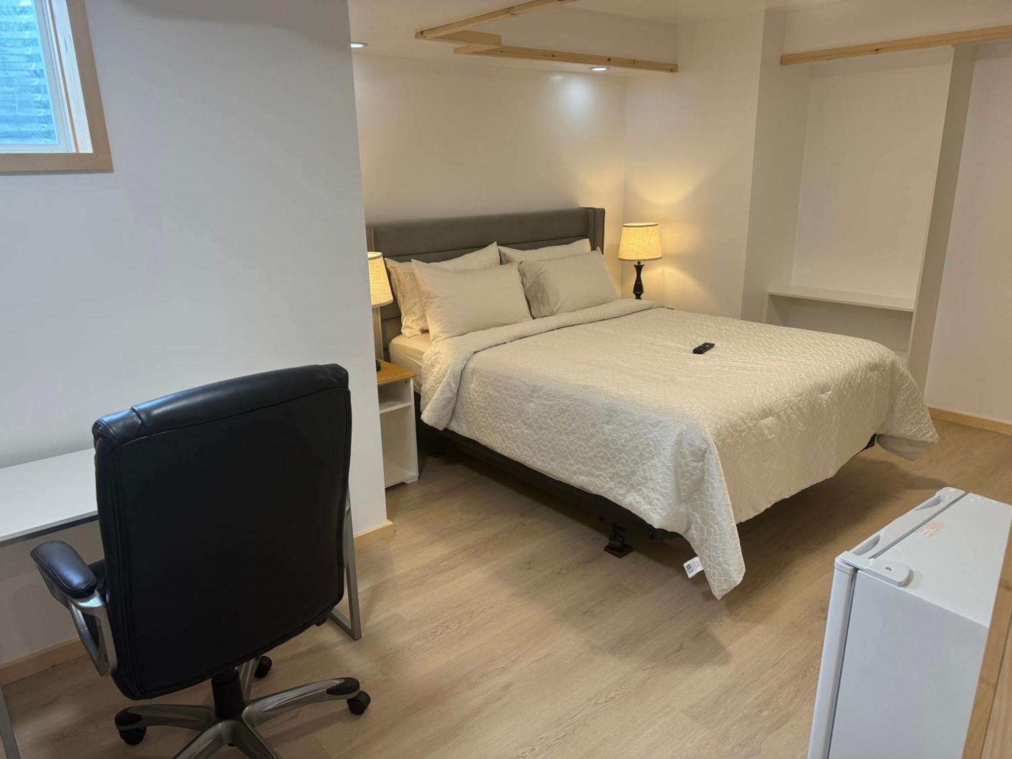 Private Entrance, Private Bathroom, Bedroom And Workspace Ottawa Buitenkant foto