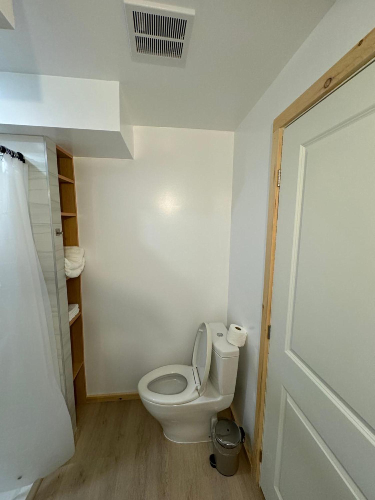 Private Entrance, Private Bathroom, Bedroom And Workspace Ottawa Buitenkant foto