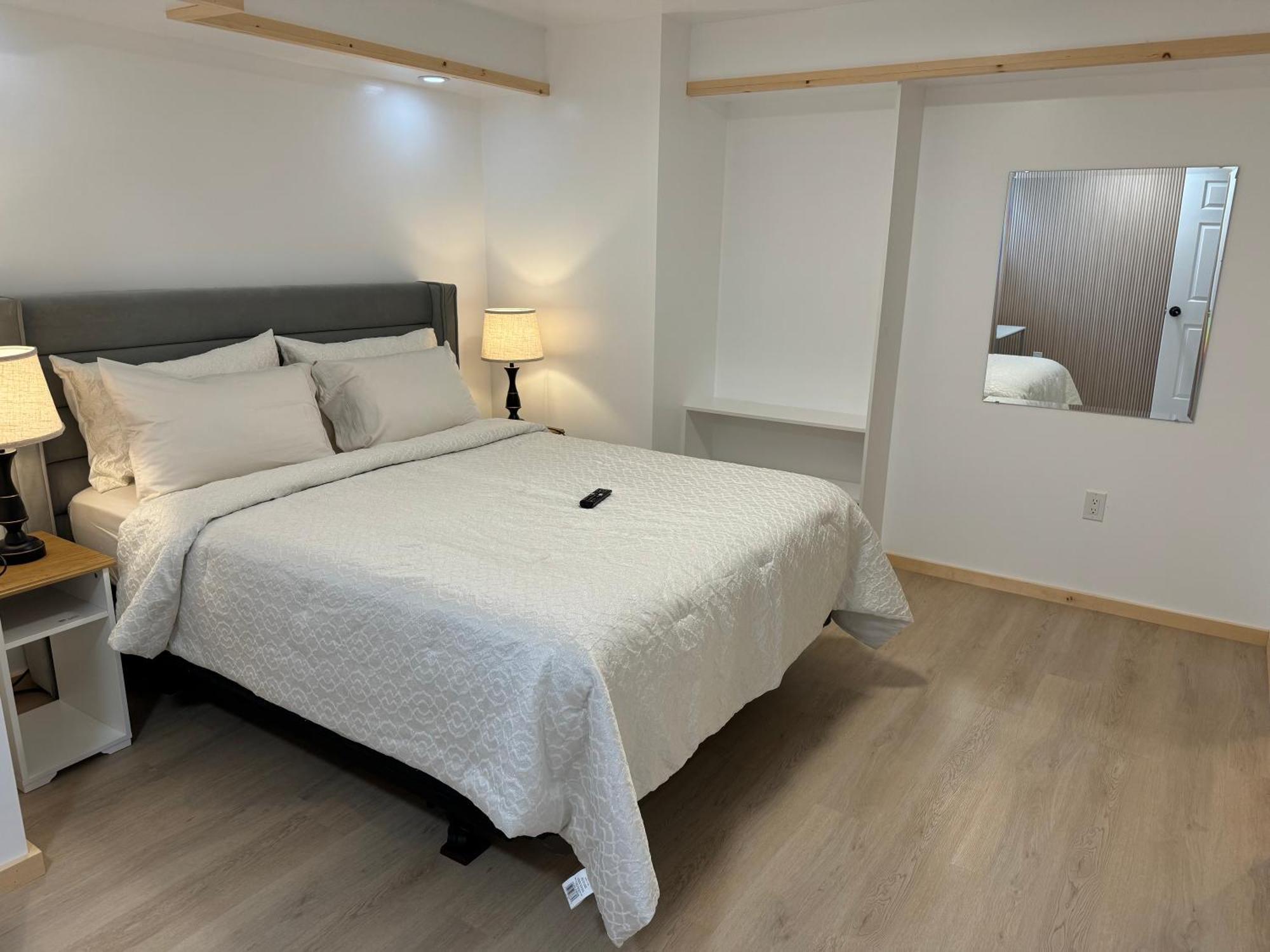 Private Entrance, Private Bathroom, Bedroom And Workspace Ottawa Buitenkant foto